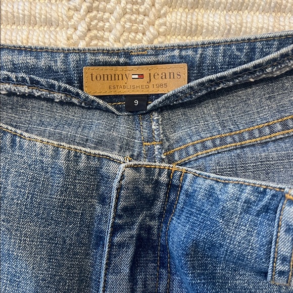 Tommy Hilfiger Blue Denim Mini Skirt with Subtle Raw Hem - Picture 3 of 3